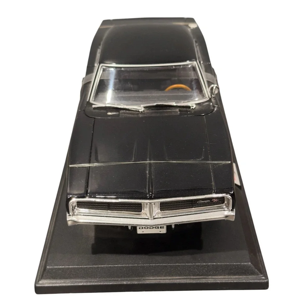 Maisto 1969 Dodge Charger R/T 1:18 Scale Diecast Car Black